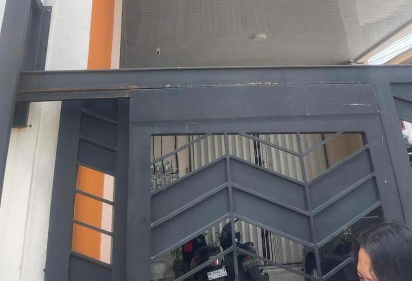 酒店 Oyo 93850 Njy House Syariah