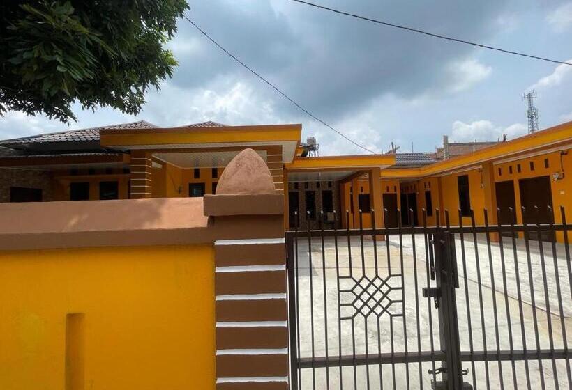 Отель Oyo 93866 Neva Guest House Syariah