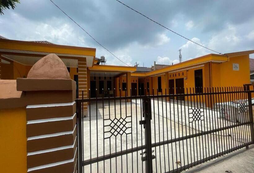 Отель Oyo 93866 Neva Guest House Syariah