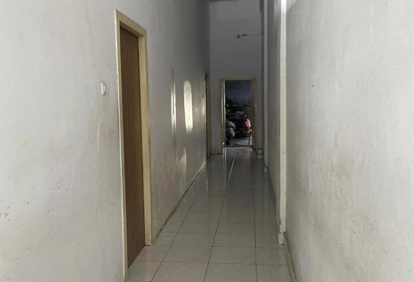 Отель Oyo 93866 Neva Guest House Syariah