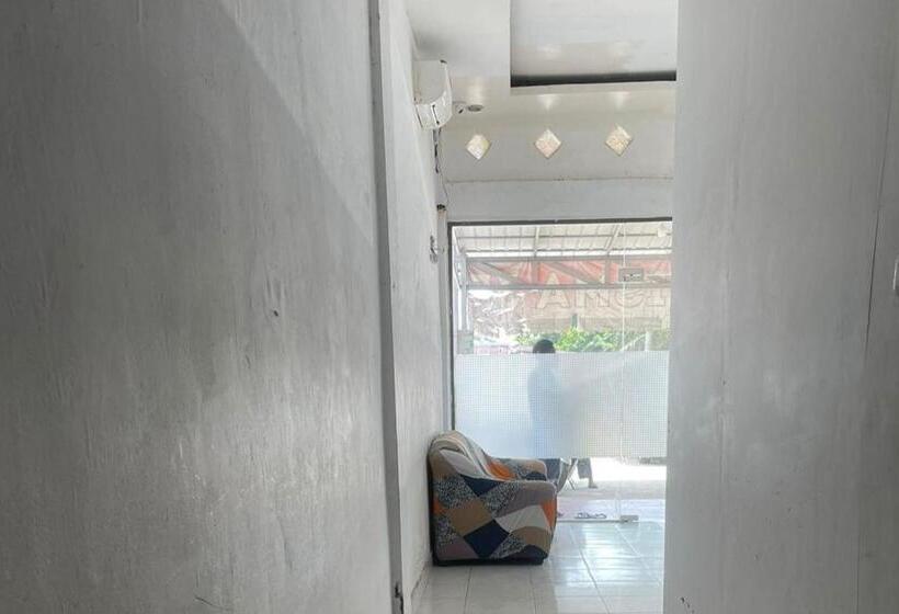 Отель Oyo 93866 Neva Guest House Syariah