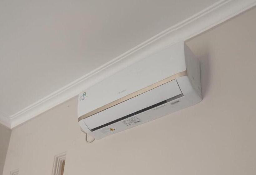 Отель Oyo 93866 Neva Guest House Syariah