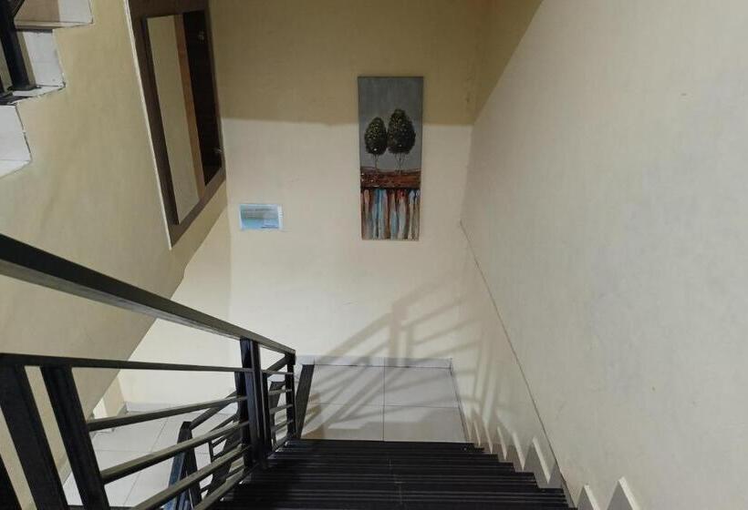 فندق Oyo 93876 Athirah Kost