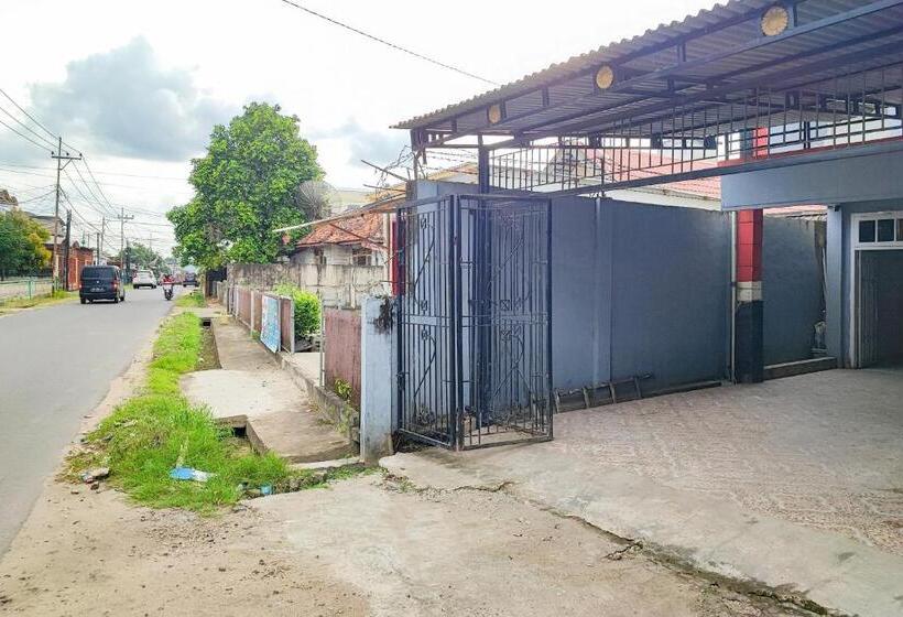 호텔 Reddoorz Syariah Near Transmart Jambi