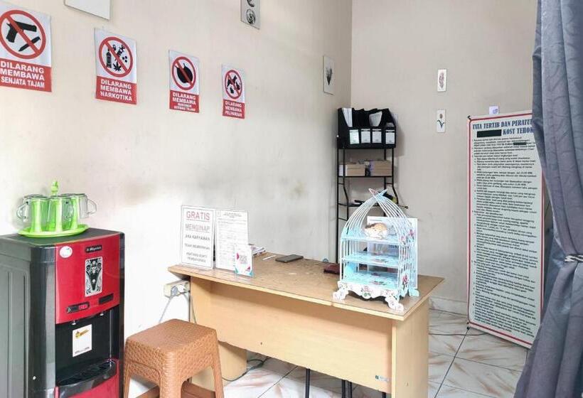 호텔 Reddoorz Syariah Near Transmart Jambi