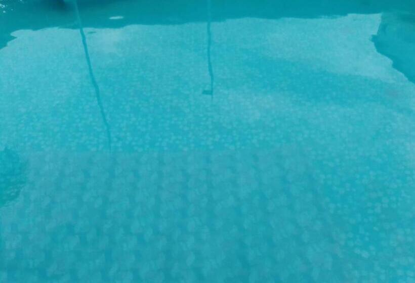 בית מלון כפרי Samundra Pool Resort