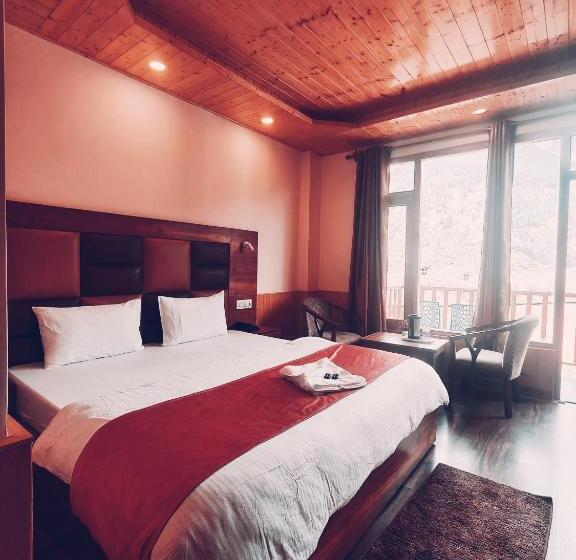 هتل Seven Heaven Manali Scenic Mountain View Luxury Villa, Manali