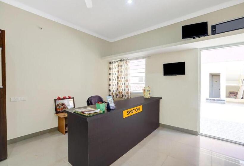 فندق Spot On Formula 1 Residency