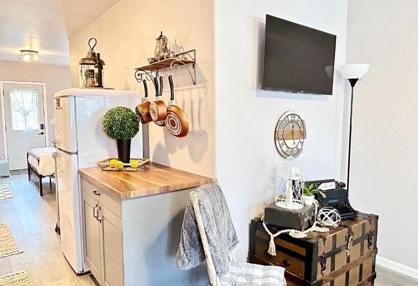 فندق Time Travel Inn