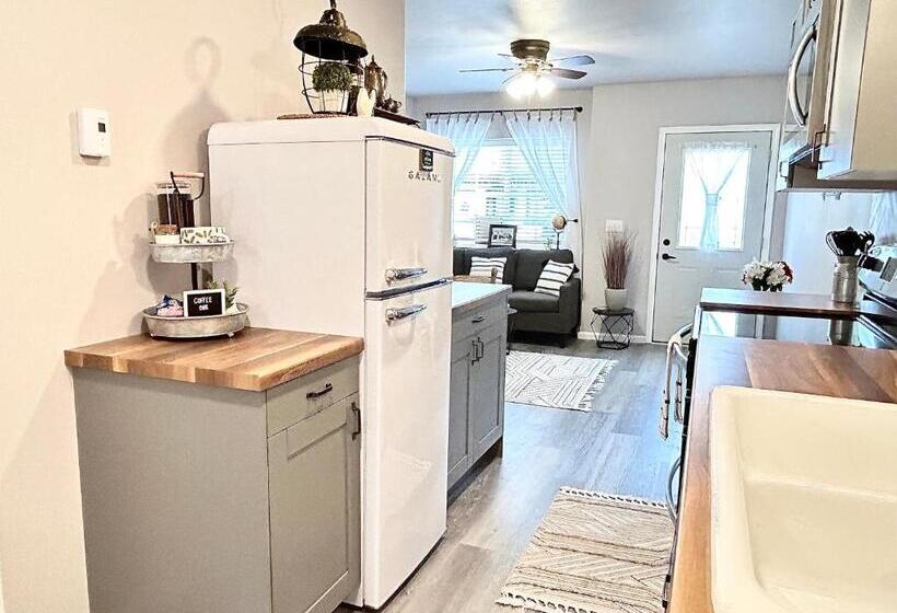 فندق Time Travel Inn