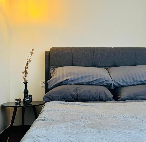 Modern Contemporary 1br Fully Furnished Condo With Balcony At Prisma Residences