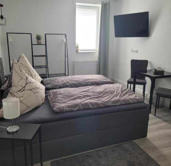 Пансион Airbnb, Moderne, Ruhige Und Helle Doppelzimmer, Nähe Magdeburg, A14 & A2