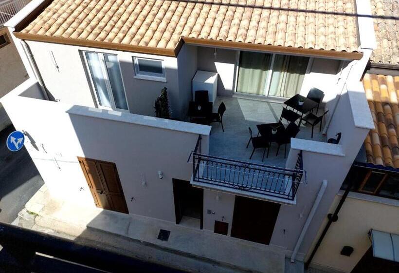 پانسیون Allumaro House