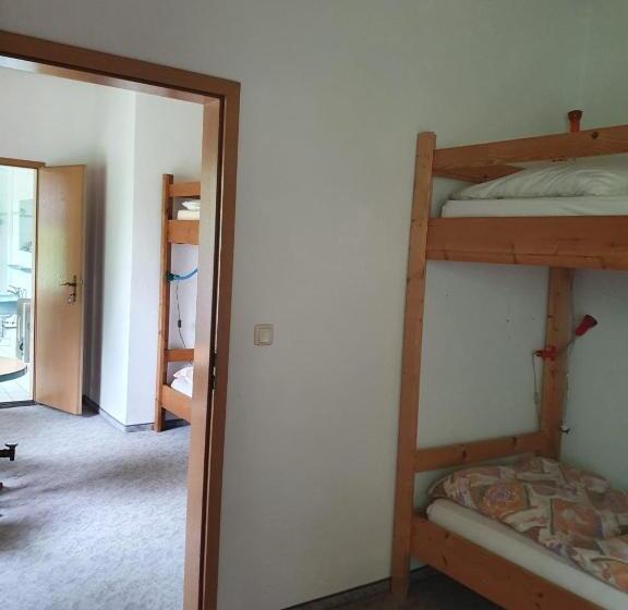 ペンション Monteurzimmer Alte Schule Heberndorf 1