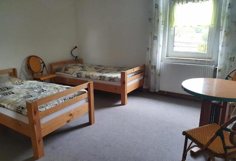 بنسيون Monteurzimmer Alte Schule Heberndorf 1