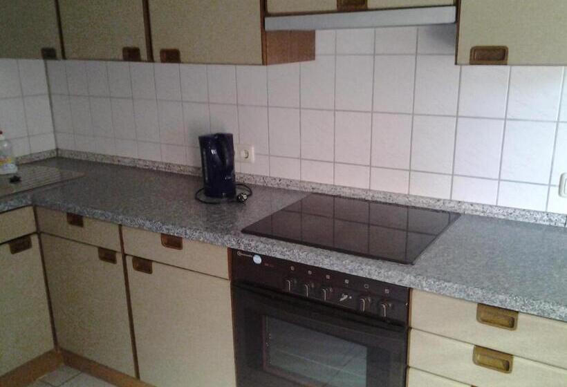 بنسيون Monteurzimmer Alte Schule Heberndorf 1