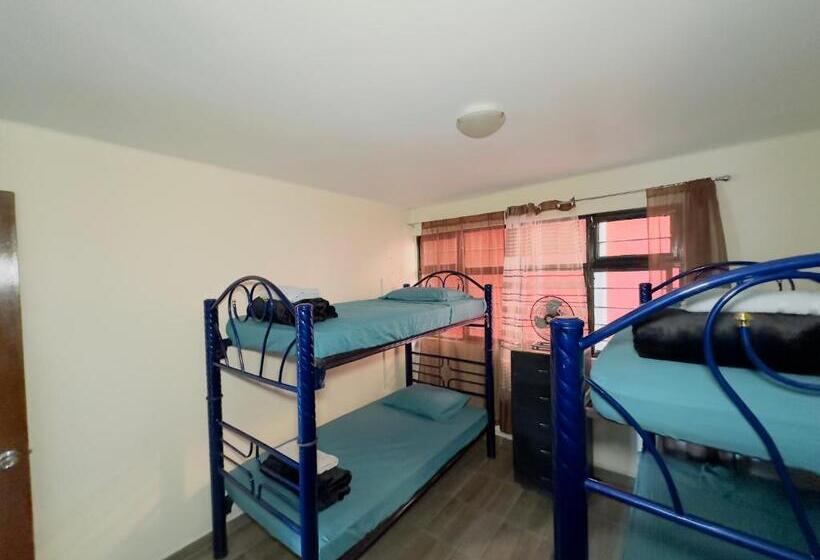 פנסיון Barrio Alto Hostal
