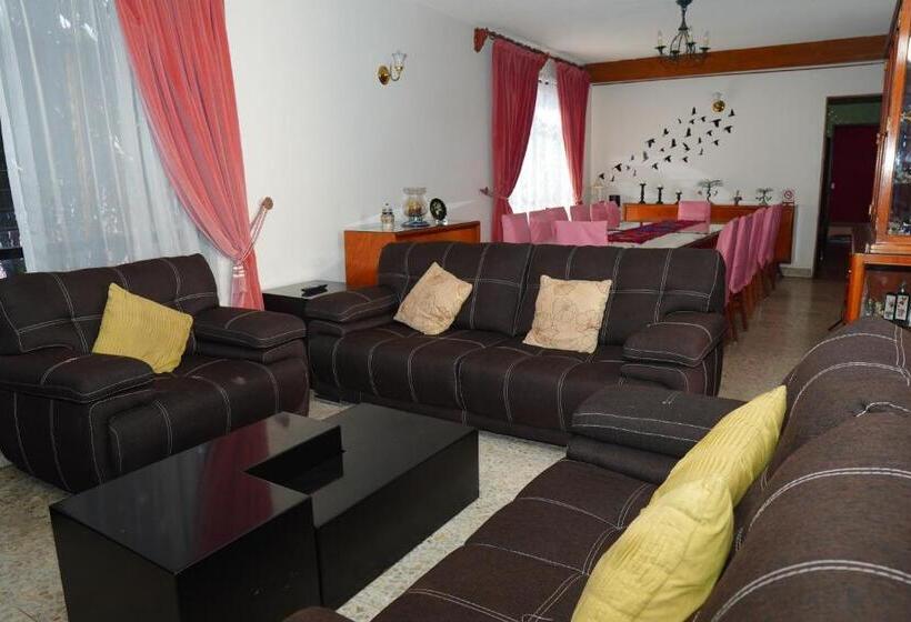 פנסיון Barrio Alto Hostal