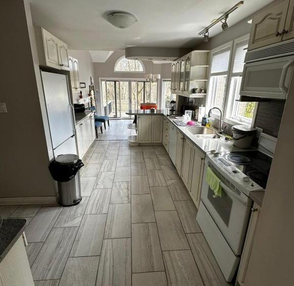 膳宿费 Executive Suite In A Victorian Style Bungalow P4b