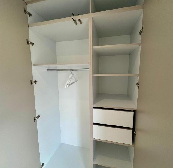 펜션 Suite Avec Balcon, Kitchenette équipée, Douche, Baignoire, Wc Et Bureau