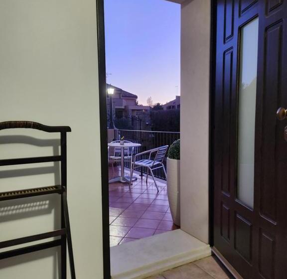 پانسیون Guest Room Perla Marina