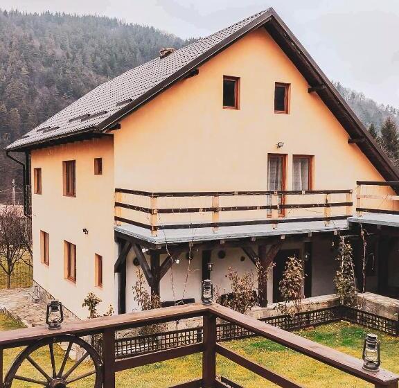 פנסיון Hilltop House