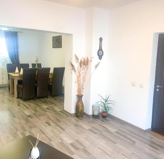 פנסיון Hilltop House