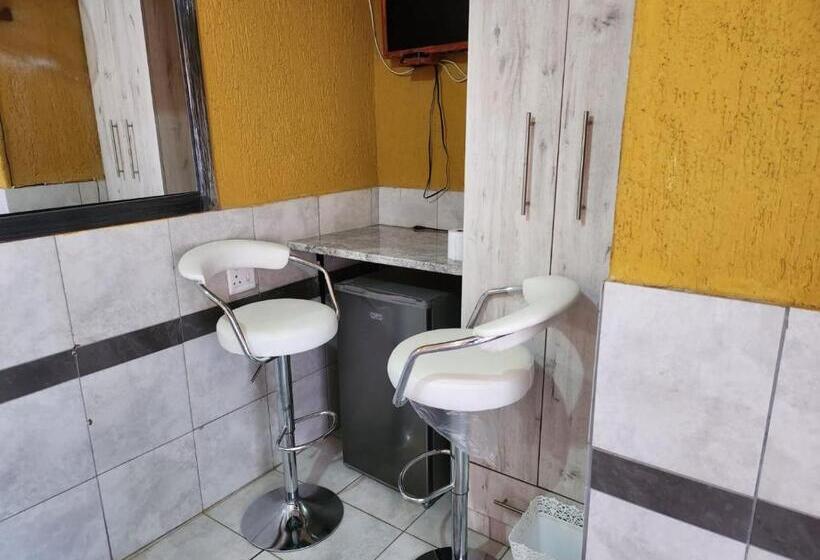 ペンション Kz Lodge