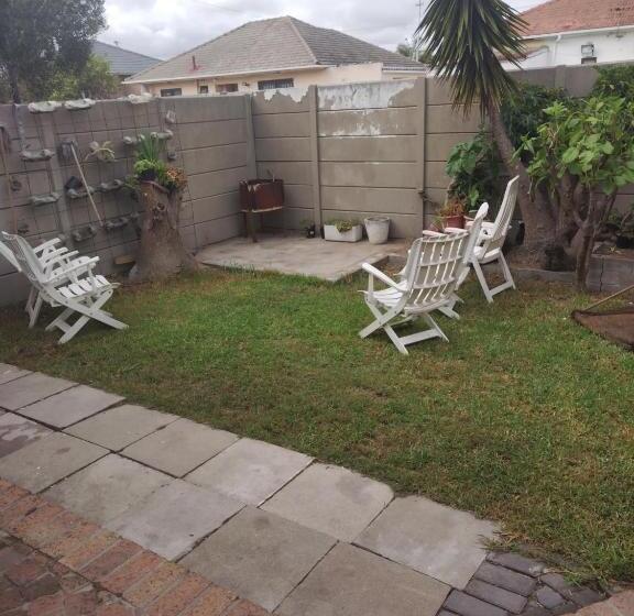 پانسیون Ludinz Guest House, Self Catering