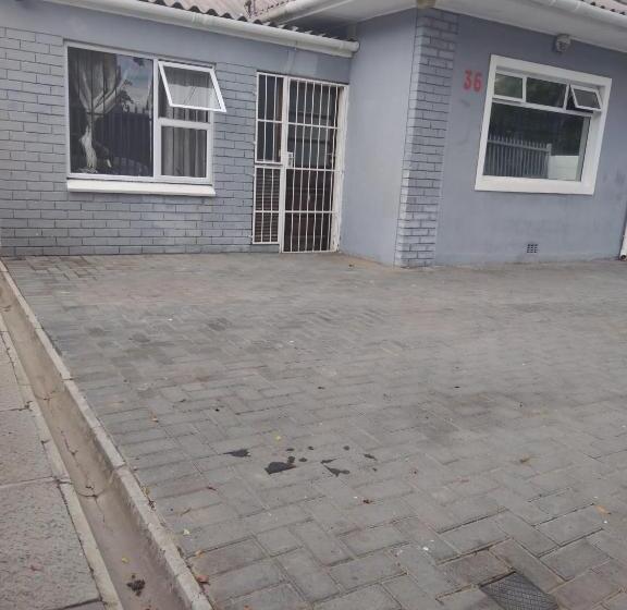 پانسیون Ludinz Guest House, Self Catering