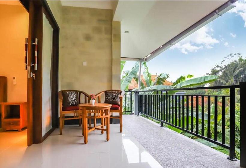 פנסיון Modern Room W/ Desk, Office Chair & Kitchenette /2