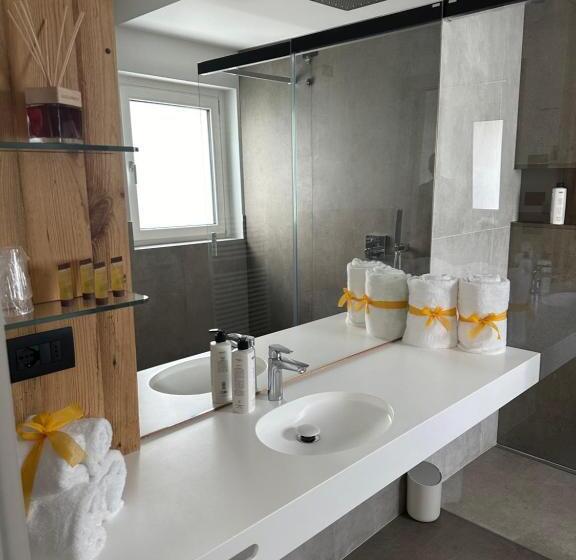 بنسيون Origini Holidays