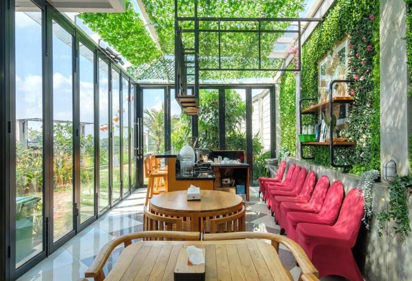 Пансион Twospaces Living At Deros Resort & Cafe, Bogor