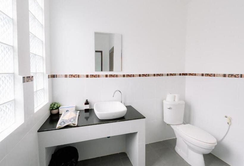 Red B Hostel, Cafe And Bar