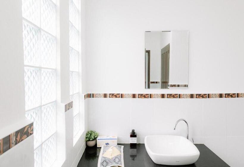 Red B Hostel, Cafe And Bar