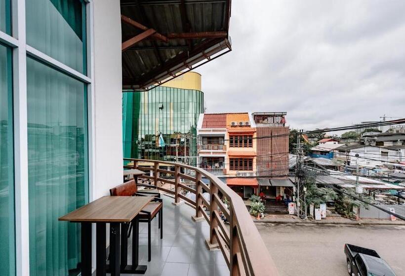 Red B Hostel, Cafe And Bar