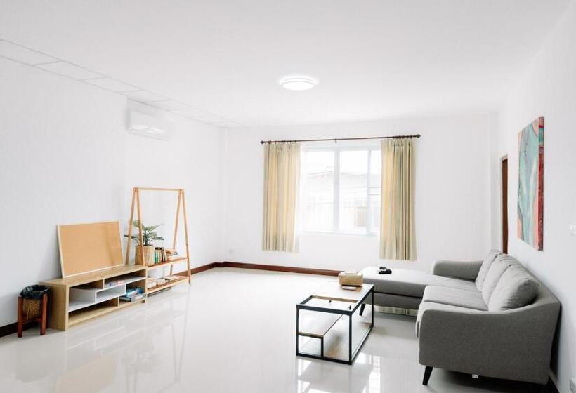 Red B Hostel, Cafe And Bar