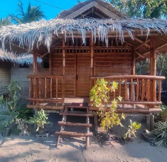 تختخواب و صبحانه Buluang Native Beach Resort