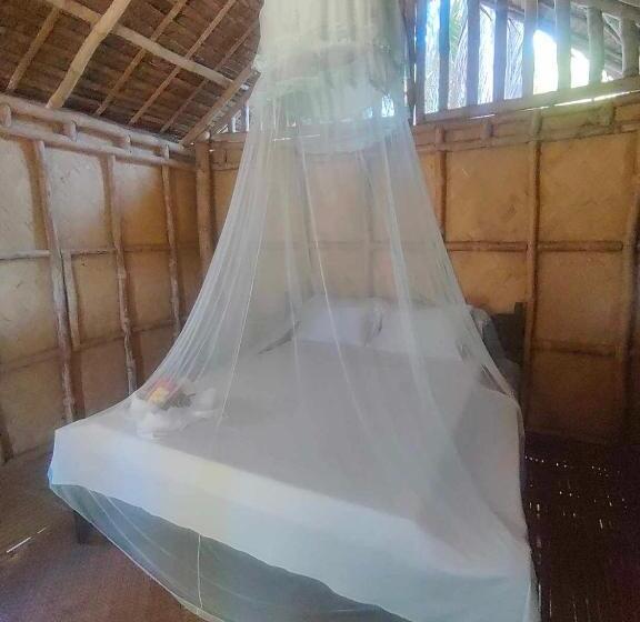 تختخواب و صبحانه Buluang Native Beach Resort