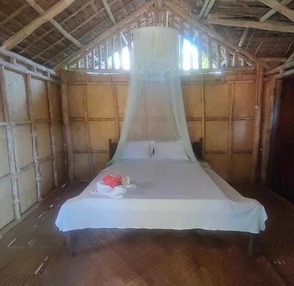 تختخواب و صبحانه Buluang Native Beach Resort