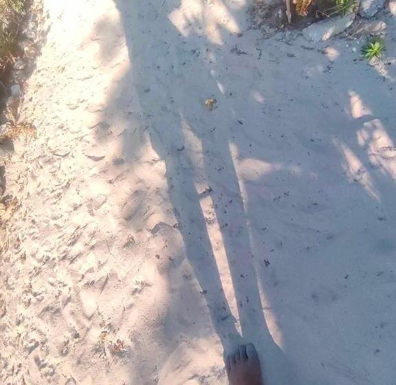 تختخواب و صبحانه Buluang Native Beach Resort