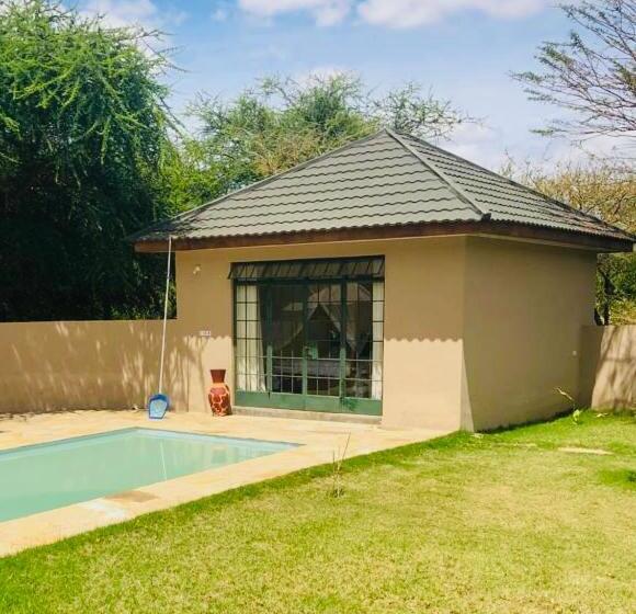 تختخواب و صبحانه Golf View Private Bungalow