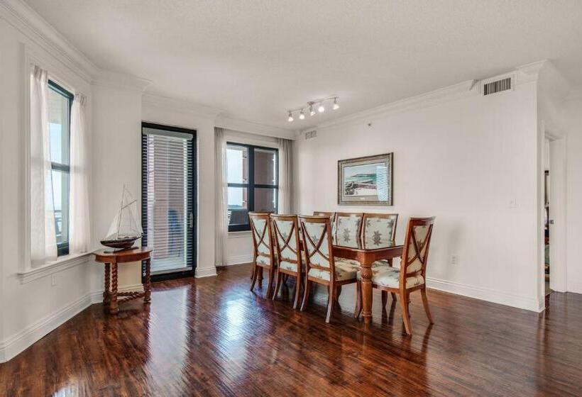 Bright, Corner Unit With Incredible Gulf And Sunset Views!