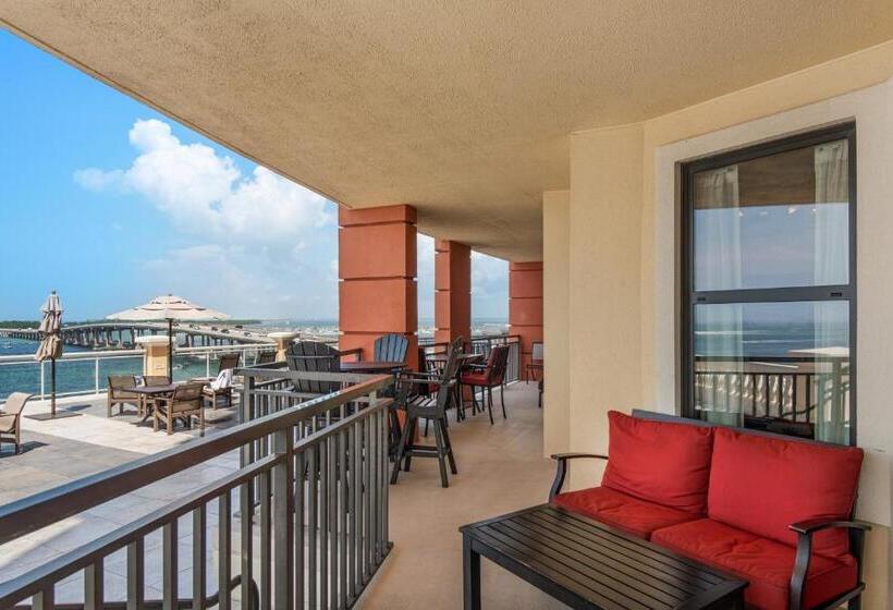 Bright, Corner Unit With Incredible Gulf And Sunset Views!