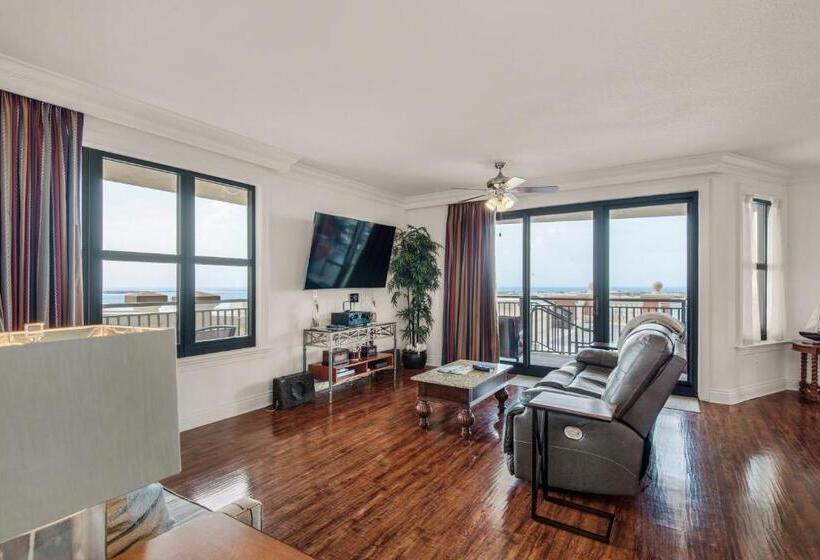 Bright, Corner Unit With Incredible Gulf And Sunset Views!
