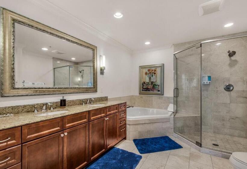 Bright, Corner Unit With Incredible Gulf And Sunset Views!