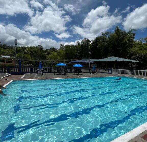 Finca Hotel Piscinando En Pereira