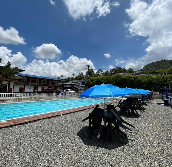 Finca Hotel Piscinando En Pereira