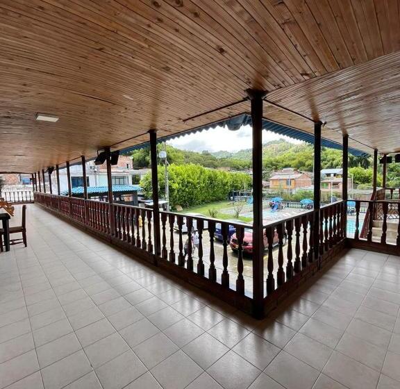 Finca Hotel Piscinando En Pereira