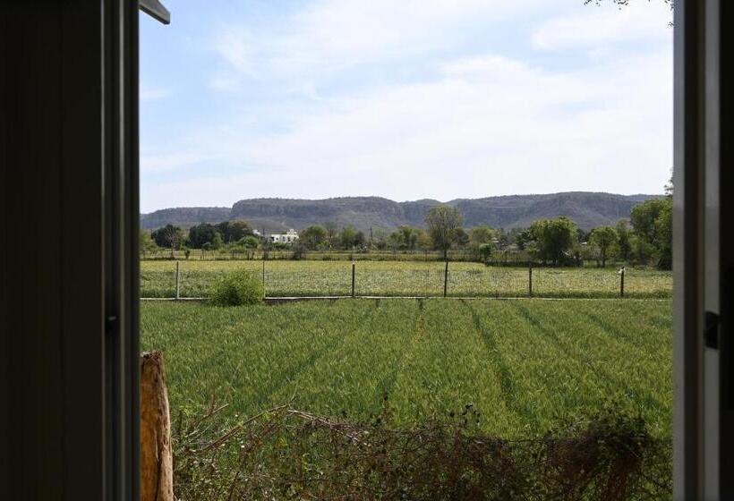 בית מלון כפרי Aijasvan Resort